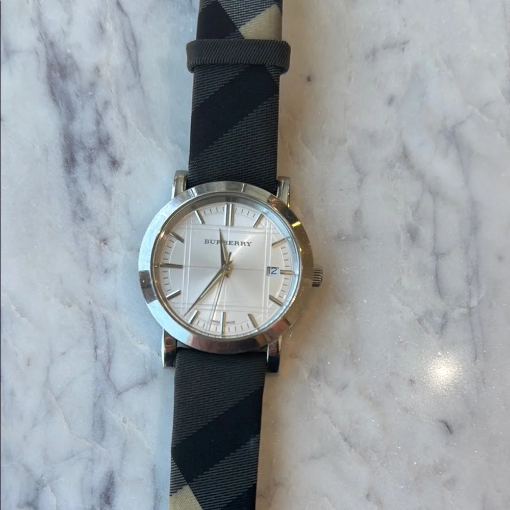 Classic Black and Tan Watch - Picture 3 of 6